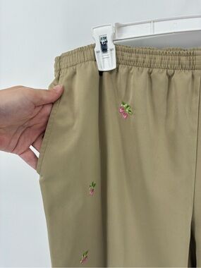 Vintage Beige Cherry Embroidered Floral Casual Cropped Ankle Pants Capris Spring